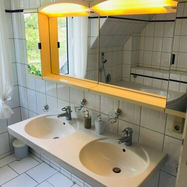 Doppelwaschbecken im 1. Obergeschoss.jpg - 