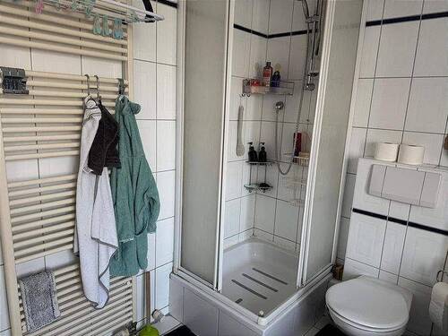 Separate Dusche im Vollbad auf der ersten Etage - 