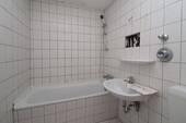 Bad mit Wanne - 