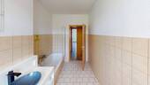 Bad mit Wanne - 3 Zimmer Etagenwohnung in Chemnitz