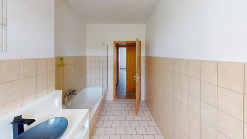 Bad mit Wanne - 3 Zimmer Etagenwohnung in Chemnitz