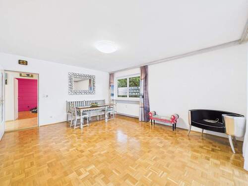 Wohnzimmer - 3 Zimmer Etagenwohnung zum Kaufen in Prien
