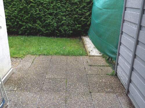 Terrasse mit Blick in den Garten - 