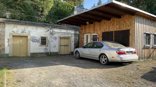 Hofbereich m. Schuppen/Garage - 