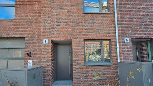 Hausansicht.jpg - Modernes 4,5-Zimmer Reihenhaus mit Garten und Loggia