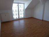 Blick ins Wohnzimmer - 4 Zimmer Etagenwohnung zur Miete in Chemnitz