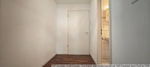 Flur (2) - 1 Zimmer Etagenwohnung in Dresden