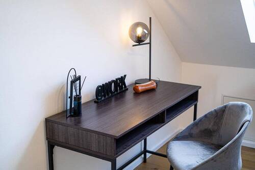 ARBEITS- ODER KINDERZIMMER - 