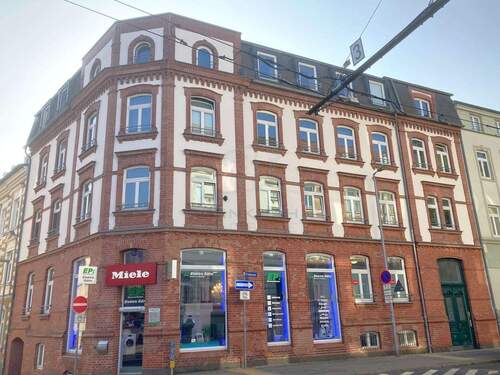 Frontansicht - Eckwohn- und Geschäftshaus in Citylage - Teilkaufpreisfinanzierung mit 1,7 % mgl.