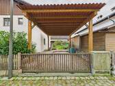 Überdachter Außenstellplatz - 6 Zimmer Einfamilienhaus in Heldenstein