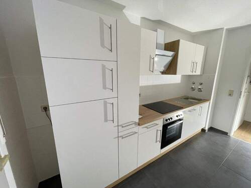 EBK - neu renovierte 2-Raum Wohnung mit EBK, Balkon und TG