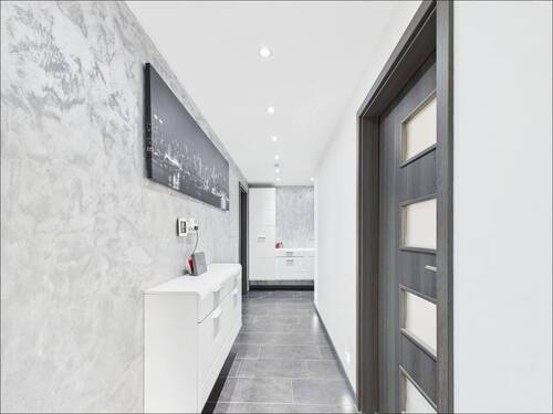 Flur mit Abstellraum - 