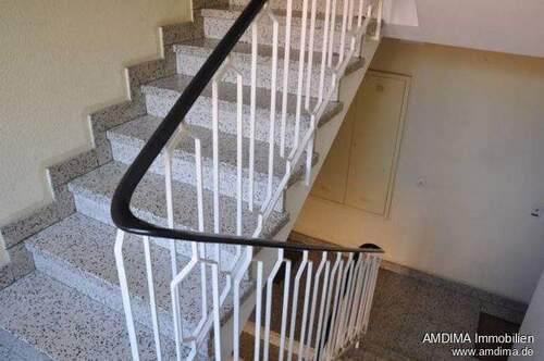 Treppenhaus - 2 Zimmer Etagenwohnung zur Miete in Nürnberg / Schweinau