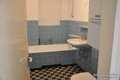 Bad mit Wanne - 