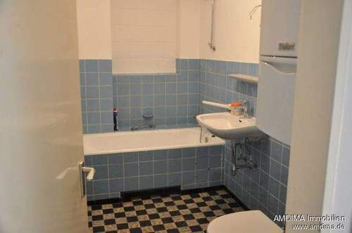 Bad mit Wanne - 