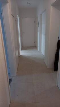 Flur Blick zur Tür - 