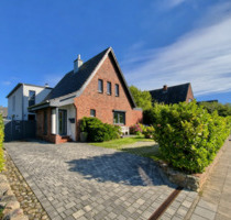 Modernisiertes Einfamilienhaus mit Dachterrasse, Sauna & Doppelgarage - Husum