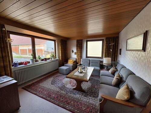 Wohnzimmer - 8 Zimmer Doppelhaushälfte zum Kaufen in Leonberg