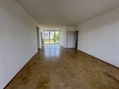 Wohn - und Essbereich - Renovierte 3 - Zimmer Wohnung mit Balkon, Tageslichtbad und Garage