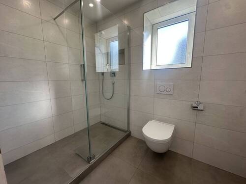Bad mit Dusche - 