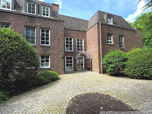 Hauszugang - 3 Zimmer Etagenwohnung zum Kaufen in Hamburg