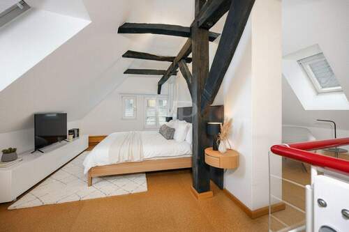 Erstes Schlafzimmer 2. OG. KI modifiziert - 