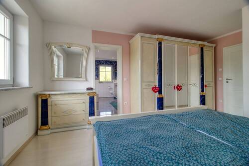 Zimmer 1 OG mit Bad - 