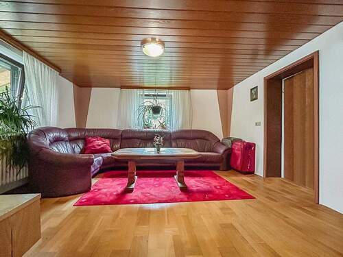Haupthaus Erdgeschoss Wohnen - 1 Zimmer Bauernhaus, Landhaus zum Kaufen in Tacherting