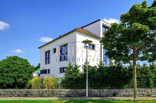 © KI Wohnhaus Bräuningshof - Modernes Effizienzhaus A+ mit Gartenidylle in begehrter Wohngegend!