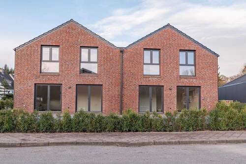 Außenansicht - Jetzt in Ihre Traumimmobilie einziehen! Exklusives Doppelhaus.