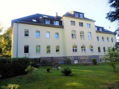 Hausansicht - Mit 5 Räumen und 2 Bädern - Günstig mit Ihrer Familie im Grünem Wohnen!