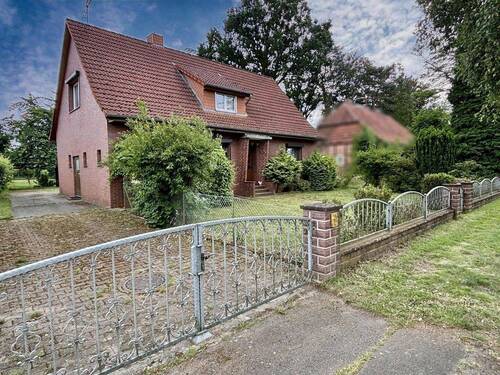 Seitenansicht - 6 Zimmer Einfamilienhaus zum Kaufen in Burgwedel