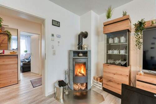 Holz-Kamin - +++ Holzkamin - EG mit Süd-Balkon - modernisiert & renoviert - TL-Bad mit Dusche - am Feldrand - inklusive Einbauküch...