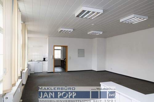 Büro1 mit Miniküche im Eingangsbereich - 