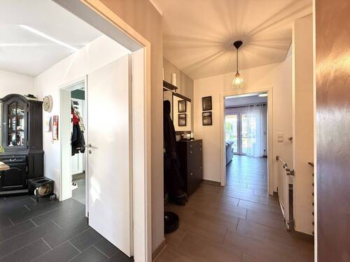 Flur EG mit Blick in die Küche - 4 Zimmer Doppelhaushälfte zum Kaufen in Dissen