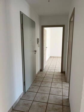 Flur Richtung Wohnzimmer - 