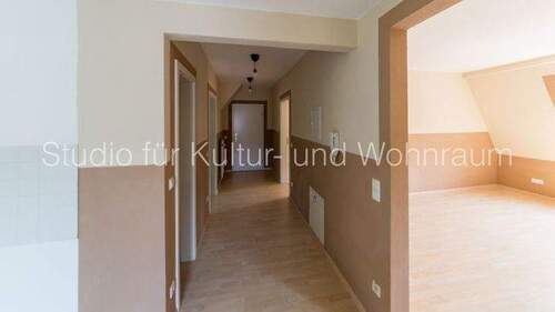 Flur - Etagenwohnung mit 56,90 m² in Freital zur Miete