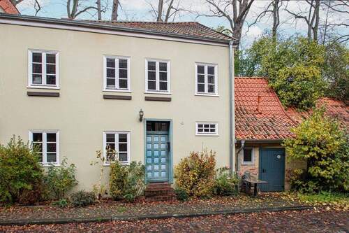 Straßenansicht - Modernes Zuhause in historischem Gewand