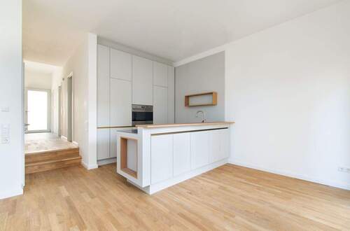 Offener Essbereich mit voll ausgestatteter Küche - 6 Zimmer Mehrfamilienhaus, Wohnhaus in Hamburg