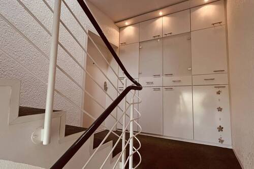 Hausflur - Etagenwohnung mit 80,00 m&sup2; in Essen zur Miete