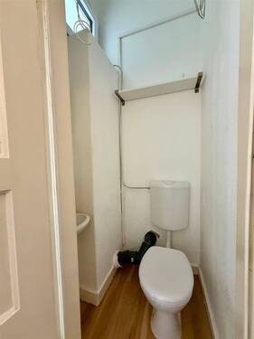 WC auf dem Gemeinschaftsflur - Etagenwohnung mit 65,90 m&sup2; in Kiel zur Miete