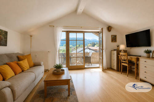 Wohnbereich - Charmante 3-Zimmer-Dachgeschosswohnung mit Panoramablick in Bernau am Chiemsee