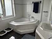 Teilansicht vom BAdezimmer im EG - 