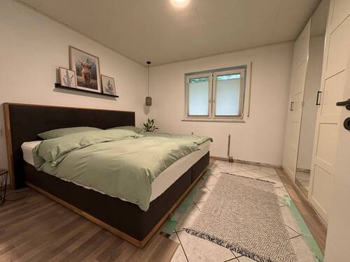 Teilansicht vom Schlafzimmer im EG - 