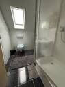 Teilansicht vom Badezimmer im DG - 