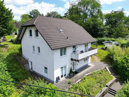 Außenansicht vom Wohnhaus - Preiswertes Einfamilienhaus mit Einliegerwohnung in Top-Lage!