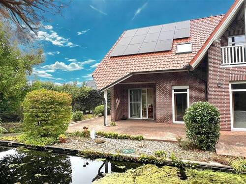Terrasse mit Schwimmteich - 