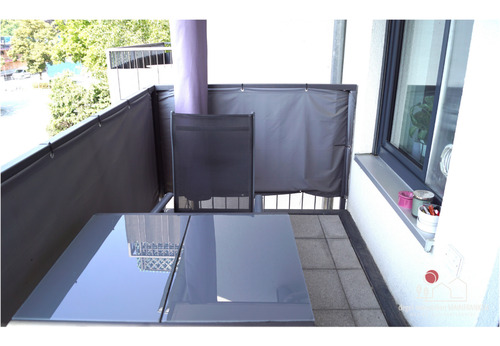 Vom Wohnbereich aus geht es direkt auf den Balkon. - 