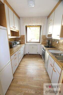  Küche - MÖBLIERTE,schöne helle 3,5 Zimmer-Wohnung mit Sonnenloggia u. TG Stellplatz im Zentrum von Erlangen