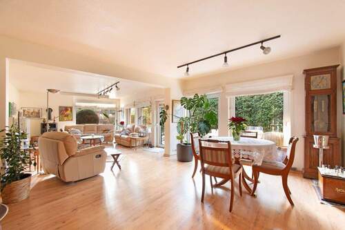 Großzügiger Wohn- und Essbereich mit Gartenblick - 7 Zimmer Einfamilienhaus zum Kaufen in Hamburg